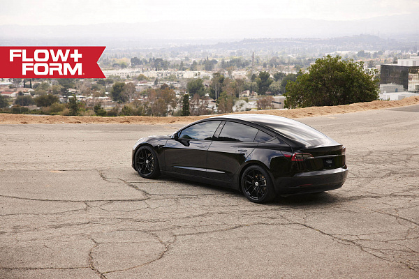 Фото дисков HRE FF21 Черный глянец на Tesla Model 3