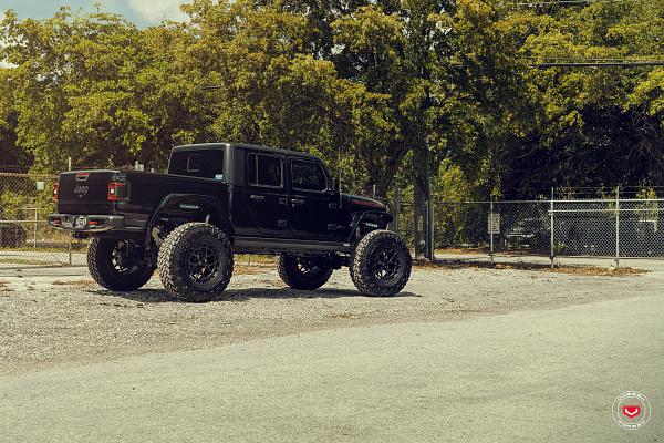 Фото дисков Vossen LC3-01 Черный сатин на Jeep Gladiator II (JT)