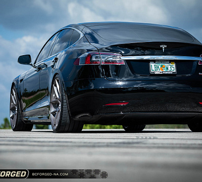 Фото дисков BC Forged HCA381 на Tesla Model S