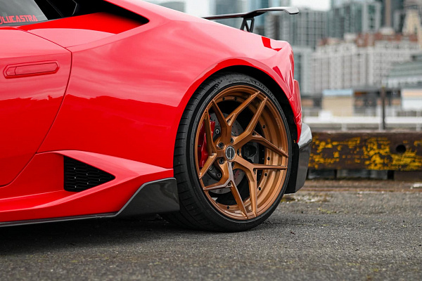 Фото дисков Brixton Forged PF5 Глянцевая темная медь на Lamborghini Huracan