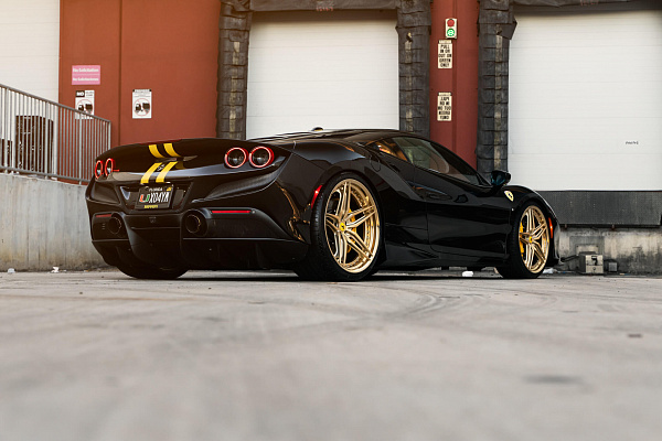 Фото дисков HRE S107SC Сатиновое золото на Ferrari F8