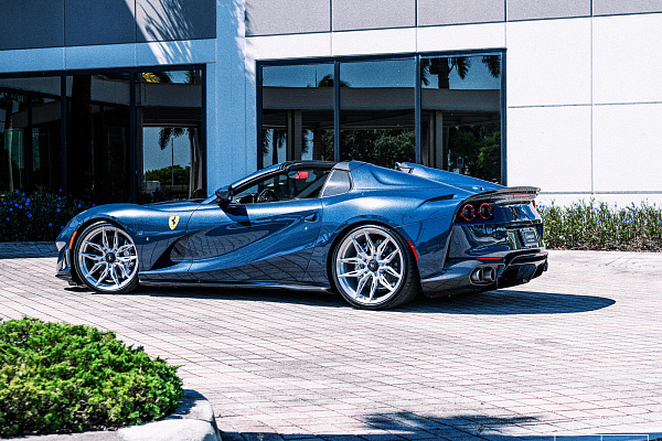Фото дисков NOVITEC NF11 Глянцевый лак на Ferrari 812