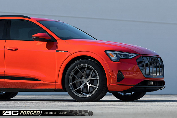 Фото дисков BC Forged RZ21 Глянцевый графит на Audi E-tron