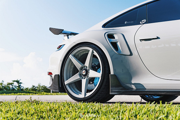 Фото дисков Anrky RS5.2 Белый глянец на Porsche 911 VIII