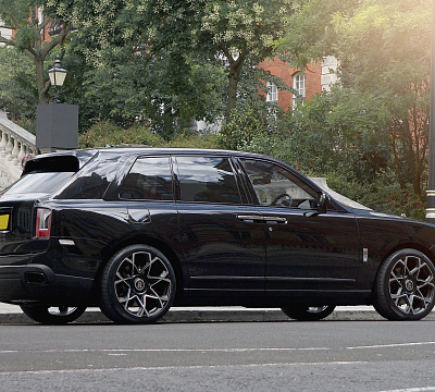 Фото дисков Kahn Type 55 RS на Rolls-Royce Cullinan