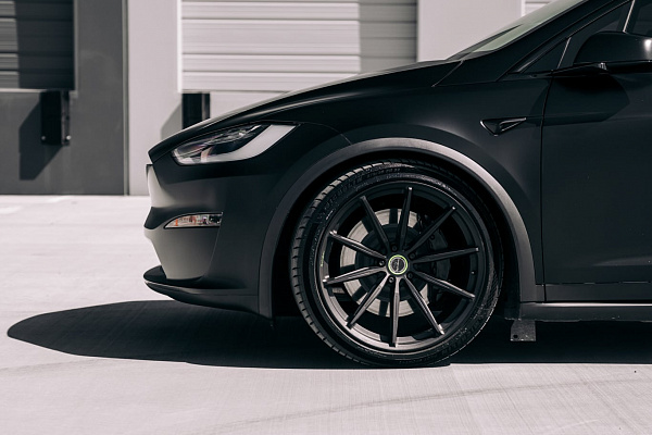 Фото дисков Brixton Forged R11-R Черный матовый на Tesla Model X