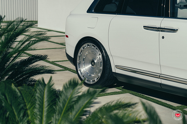 Фото дисков Vossen LC3-11 Глянцевый лак на Rolls-Royce Cullinan