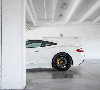 Фото дисков Strasse Wheels R10 Deep Concave FS на Aston Martin Vanquish 2