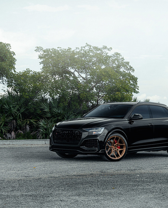 Фото дисков EVO-4 Глянцевая темная медь на Audi Q8