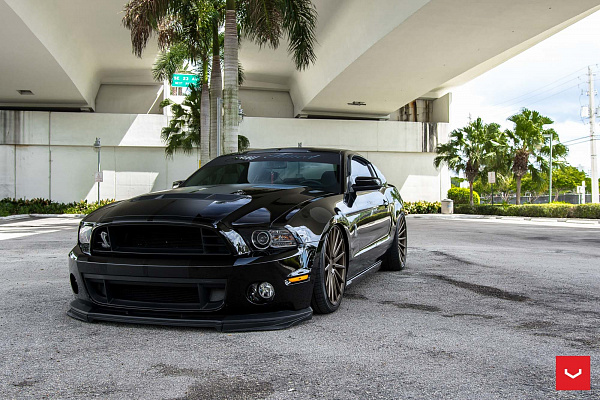 Фото дисков Vossen VFS-2 Сатиновая бронза на Ford Mustang V
