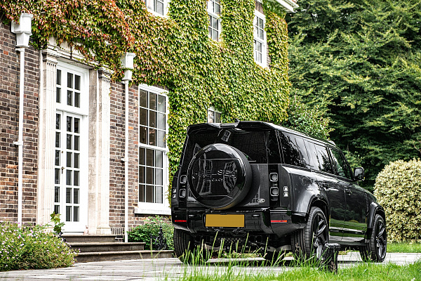 Фото дисков Kahn Type 52 RS Черный сатин на Land Rover Defender II