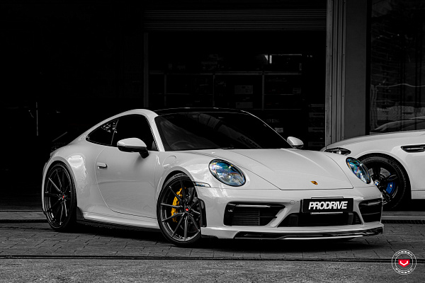 Фото дисков Vossen M-X2 Черный глянец на Porsche 911 VIII