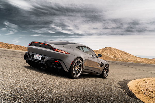 Фото дисков CEC C111 Глянцевый лак на Aston Martin DBS 3