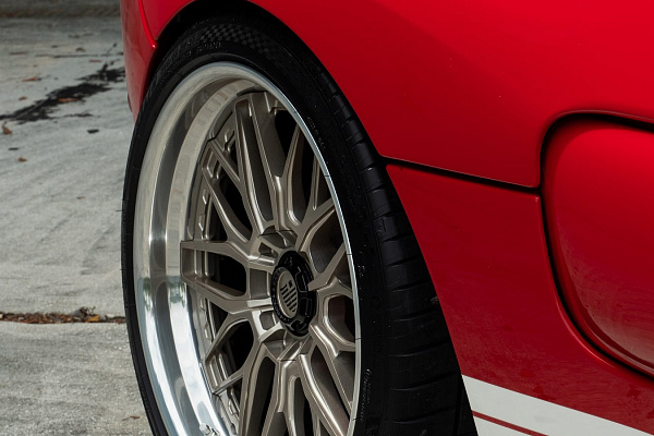 Фото дисков Anrky RS1 Глянцевая шампань на Ford GT I
