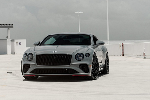 Фото дисков Anrky AN10 Черный глянец на Bentley Continental GT III