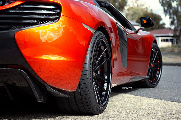 Фото дисков Strasse Wheels SV1 Deep Concave FS Черный сатин на McLaren 650S
