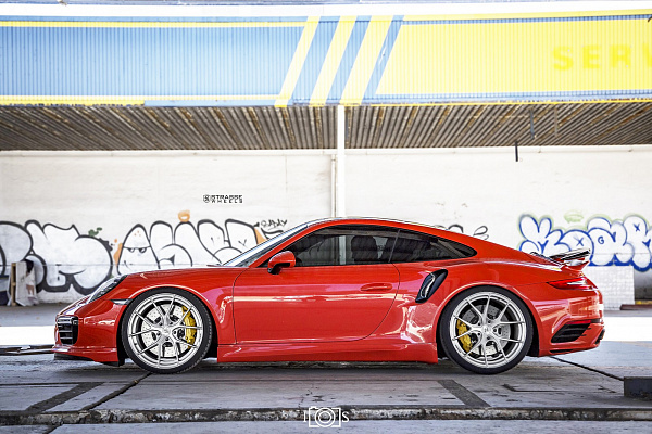Фото дисков Strasse Wheels SM5R Deep Concave Monoblock Глянцевый лак на Porsche 911 VII