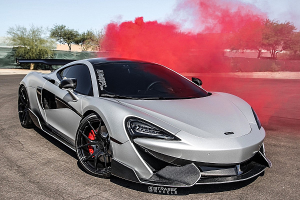 Фото дисков Strasse Wheels SM5R Deep Concave Monoblock Черный глянец на McLaren 570S