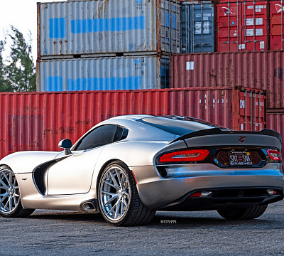 Фото дисков Strasse Wheels SM6R Deep Concave FS на Dodge Viper