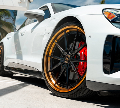 Фото дисков Strasse Wheels SV10 Deep Concave FS на Audi E-tron GT