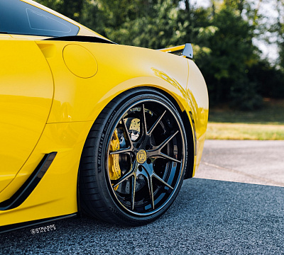 Фото дисков Strasse Wheels SM5R Deep Concave FS на Chevrolet Corvette C7