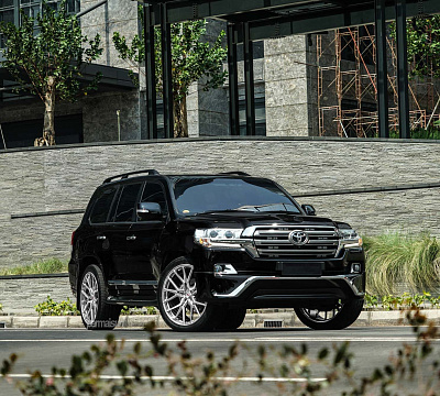 Фото дисков Vossen M-X3 на Toyota Land Cruiser 200