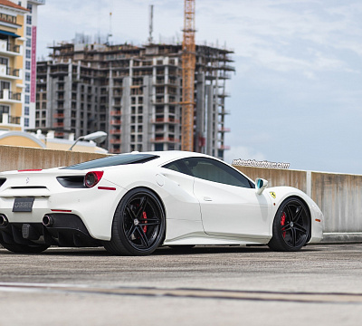 Фото дисков HRE S207 на Ferrari 488