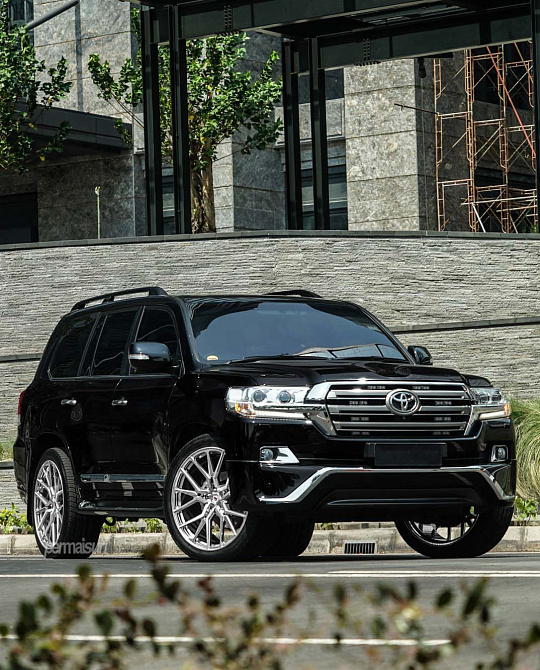 Фото дисков M-X3 Глянцевый лак на Toyota Land Cruiser 200