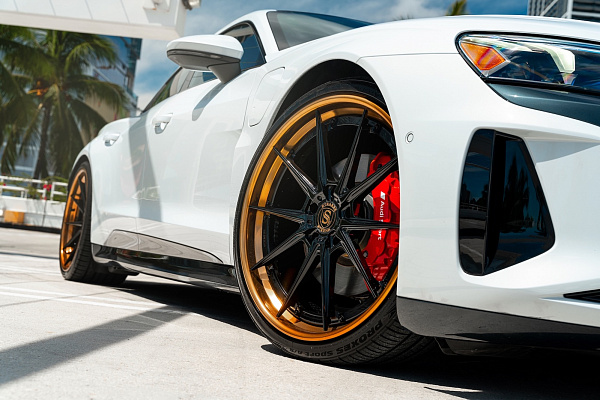 Фото дисков Strasse Wheels SV10 Deep Concave FS Черный глянец на Audi E-tron GT