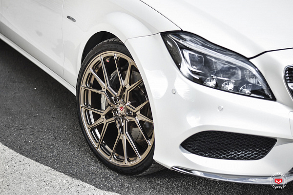 Фото дисков Vossen M-X3 Глянцевая шампань на Mercedes-Benz CLS (C218)