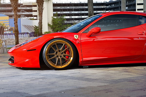 Фото дисков Strasse Wheels SV1 Deep Concave FS Другой цвет на Ferrari 458