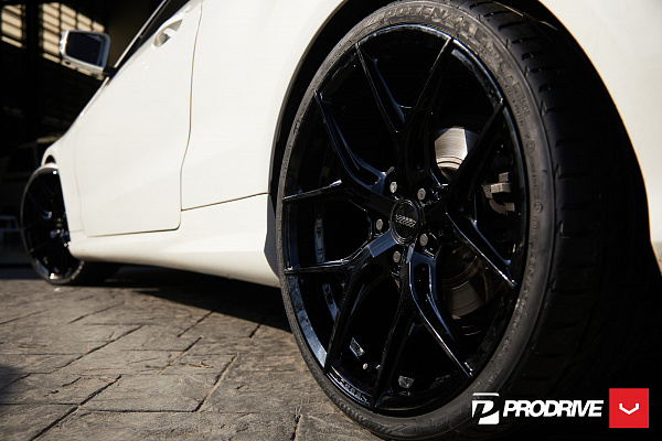 Фото дисков Vossen HF-5 Черный глянец на Mercedes-Benz E-Class (W212, S212, C207)