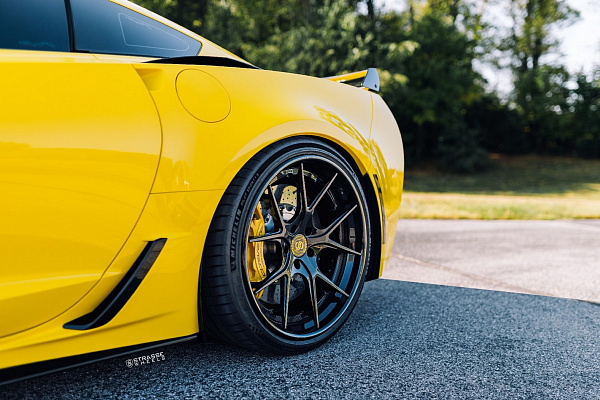 Фото дисков Strasse Wheels SM5R Deep Concave FS Другой цвет на Chevrolet Corvette C7