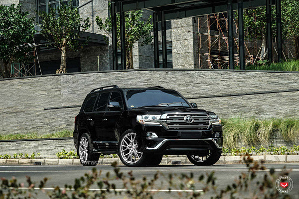 Фото дисков Vossen M-X3 Глянцевый лак на Toyota Land Cruiser 200