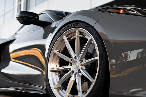 Фото дисков Brixton Forged R11-R Глянцевый лак на Chevrolet Corvette C8