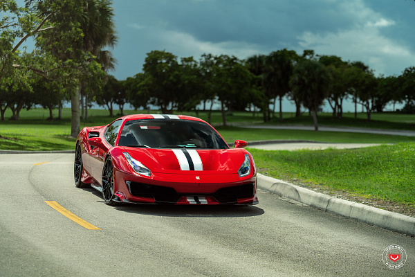 Фото дисков Vossen EVO-5 Черный глянец на Ferrari 488