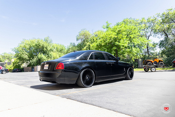 Фото дисков Vossen S17-16 Черный глянец на Rolls-Royce Ghost II