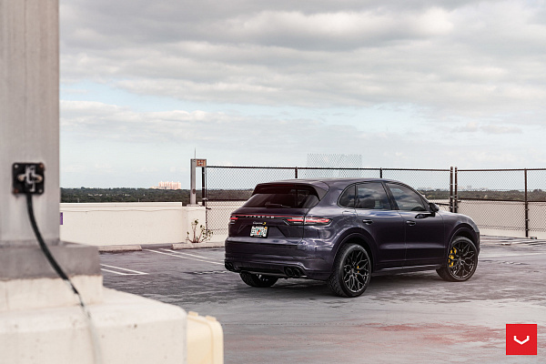 Фото дисков Vossen HF-2 Черный глянец на Porsche Cayenne III