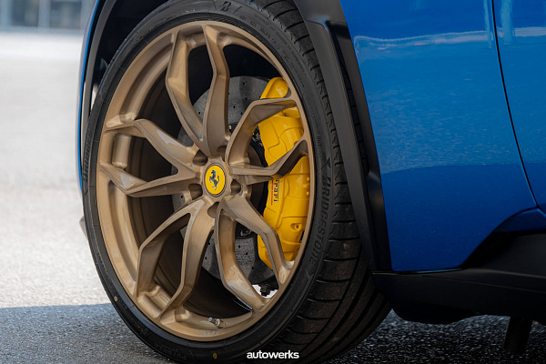 Фото дисков HRE P201 Глянцевая шампань на Ferrari Purosangue