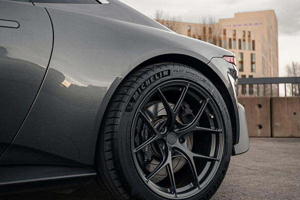 Фото дисков Bola FP2 Матовый графит на Aston Martin Vantage 4