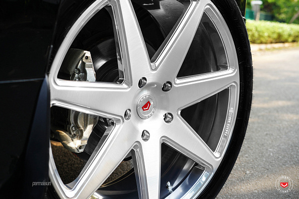 Фото дисков Vossen CG-207 Глянцевый лак на Toyota Land Cruiser 200