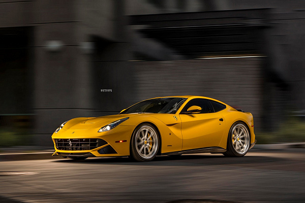 Фото дисков Strasse Wheels SV10 Deep Concave FS Глянцевый лак на Ferrari 812