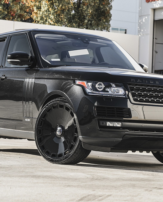 Фото дисков Dicotto Черный глянец на Range Rover IV