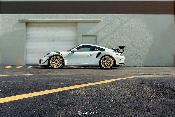 Фото дисков Anrky RS1 Сатиновое золото на Porsche 911 VII