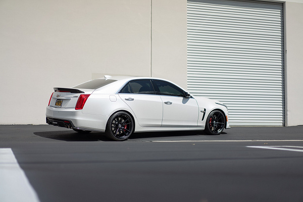 Фото дисков HRE FF04 Черный сатин на Cadillac CTS III