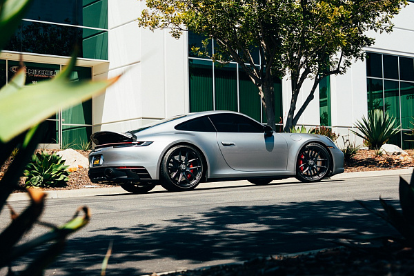 Фото дисков Brixton Forged FDE01 Черный сатин на Porsche 911 VIII