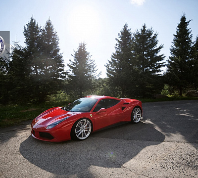 Фото дисков HRE P104 на Ferrari 488