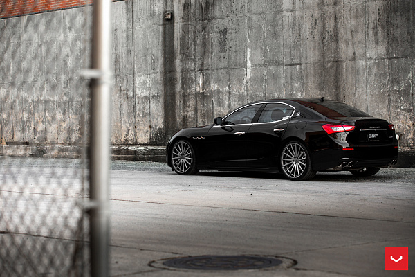Фото дисков Vossen VFS-2 Глянцевый графит на Maserati Ghibli