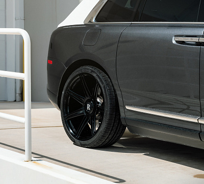 Фото дисков Vossen S17-11 на Rolls-Royce Cullinan