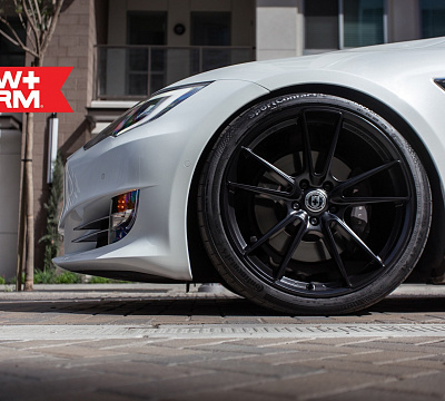 Фото дисков HRE FF04 на Tesla Model S
